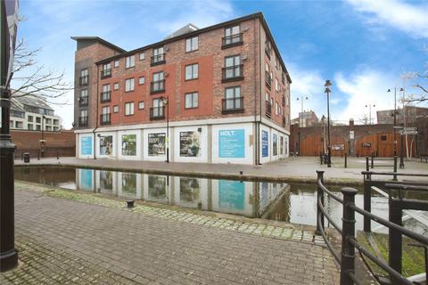 2 bed property, in St. Nicholas Street, £150,000