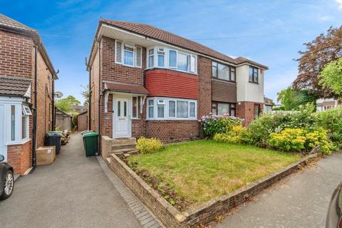 3 bed property, in Cedar Close, £230,000