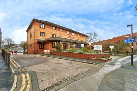1 bed property, in Hatherton Road, £60,000
