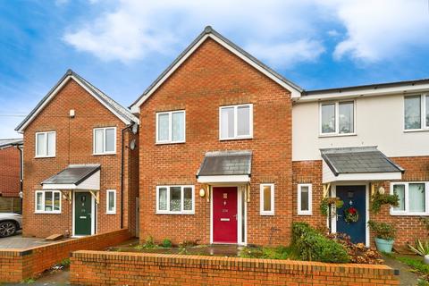 3 bed property, in West Bromwich Road, £200,000