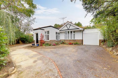 4 bed property, in Warren Road, £700,000