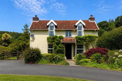 4 bed property, in Chapel Lane, £700,000