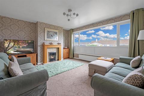 2 bed property, in Fairfield, £325,000
