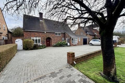 4 bed property, in Walkwood Rise, £1,195,000