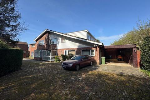 6 bed property, in Tavistock Road, £550,000