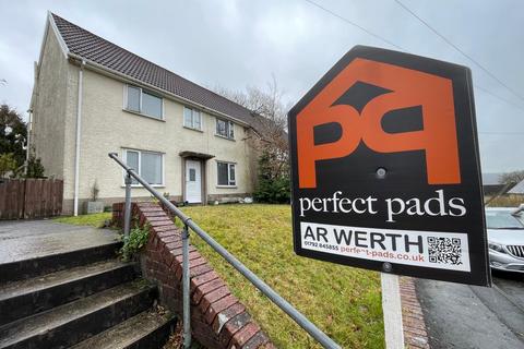 3 bed property, in Alltywerin, £160,000