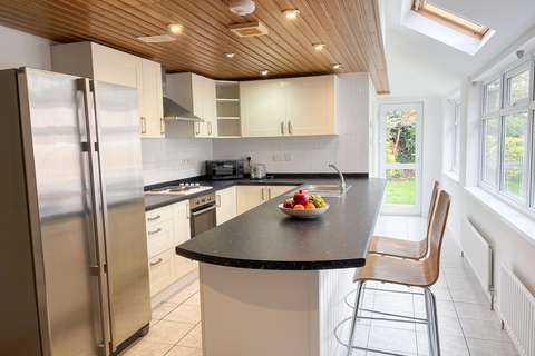4 bed property, in Tiverton Road, £360,000