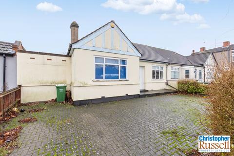 2 bed property, in The Oval, £525,000