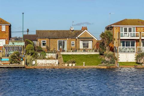 3 bed property, in Brighton Road, £625,000