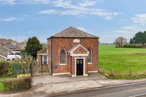 3 bed property, in Whaplode, £225,000