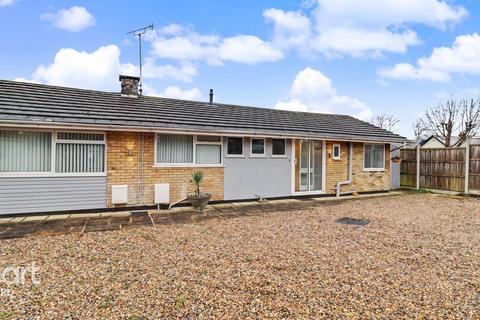 3 bed property, in Hythe Road, £425,000