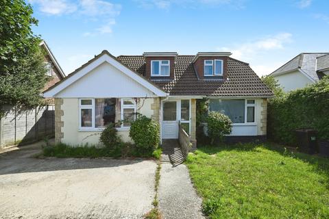 4 bed property, in Fullerton Road, £550,000