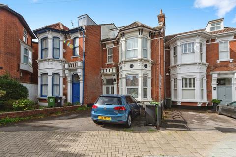 6 bed property, in Malvern Road, £550,000