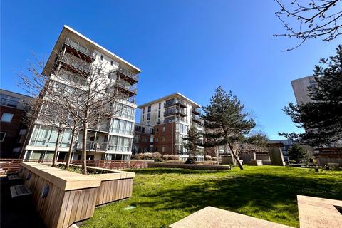 1 bed property, in Queen Street, £145,000