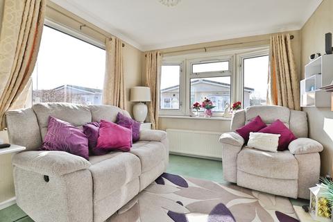 2 bed property, in Pinehurst Park, £100,000
