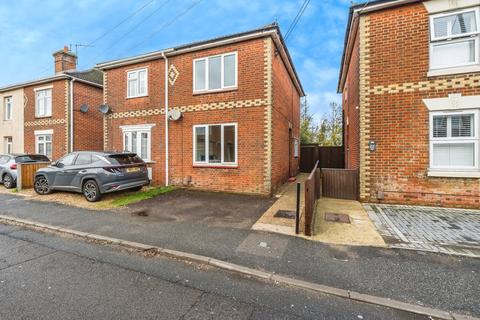 3 bed property, in Rose Road, £290,000