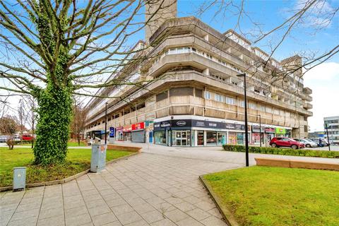 1 bed property, in Commercial Road, £65,000