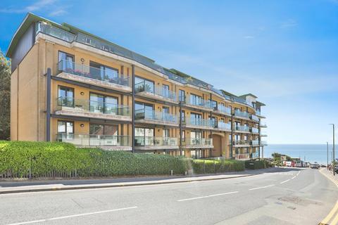 2 bed property, in Marina Close, £350,000