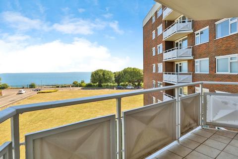 2 bed property, in Grove Road, £180,000