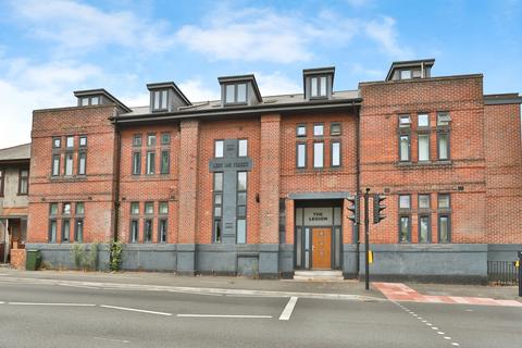1 bed property, in Ashley Road, £140,000