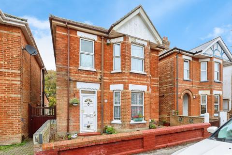 3 bed property, in Bishop Road, £380,000