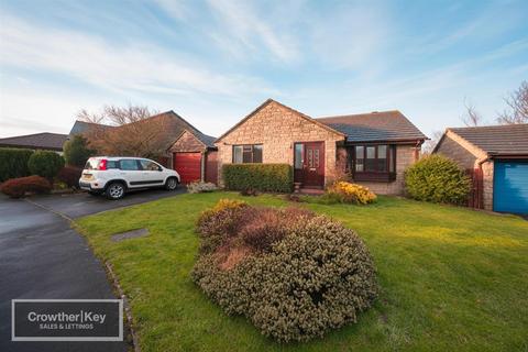 2 bed property, in Lismore Park, £365,000