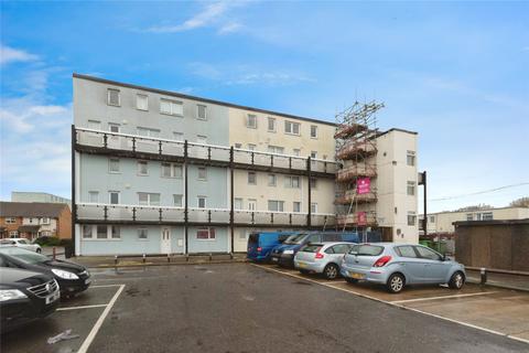 2 bed property, in Magennis Close, £90,000