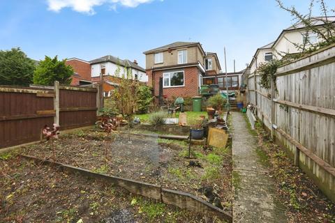 3 bed property, in Portsmouth Road, £300,000