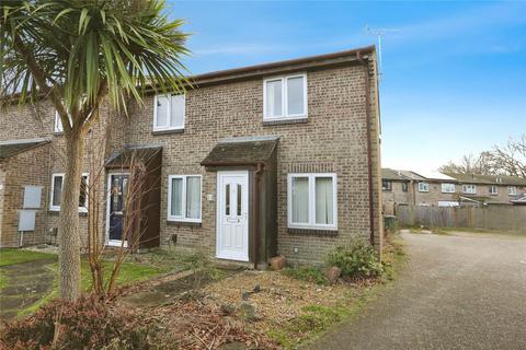 2 bed property, in Merryfield, £220,000