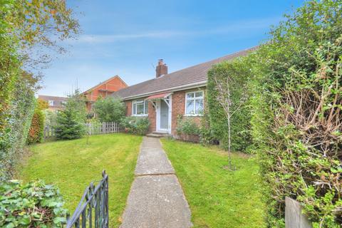 2 bed property, in Brownhill Road, £350,000