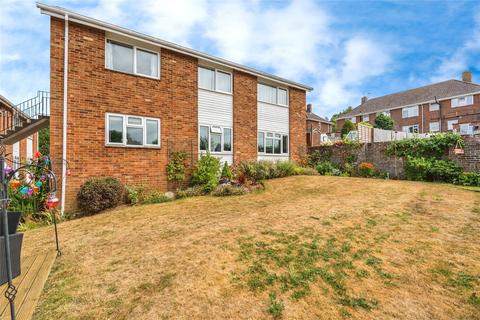 2 bed property, in Chambers Avenue, £190,000