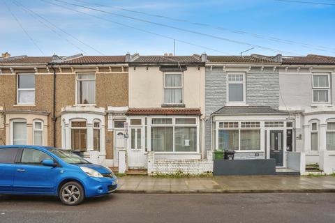 3 bed property, in Dover Road, £235,000