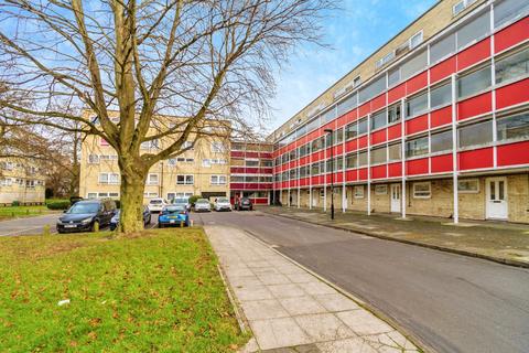 2 bed property, in Golden Grove, £100,000