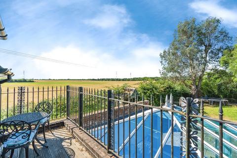 4 bed property, in Bury Farm Cottage, £650,000