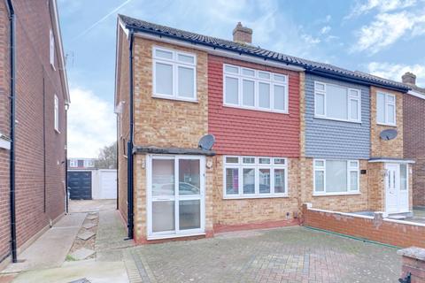 3 bed property, in Stoke Road, £445,000