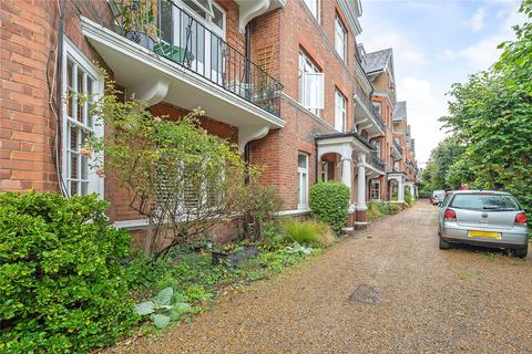 3 bed property, in Cavendish Gardens, £600,000