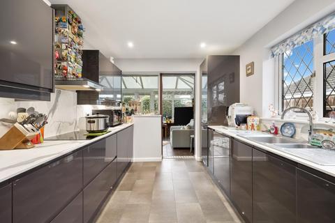 3 bed property, in Sherwood Drive, £400,000