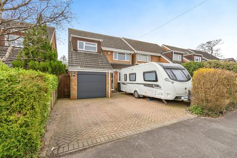 4 bed property, in Hazleton Way, £525,000