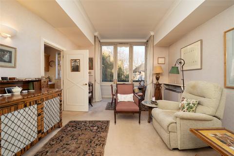 2 bed property, in Milmans Street, £650,000
