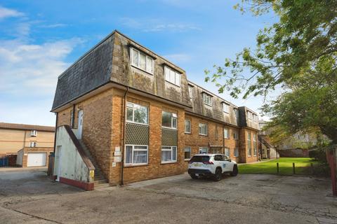 2 bed property, in Stamford Avenue, £160,000