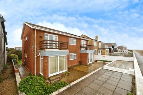 2 bed property, in Southwood Road, £225,000