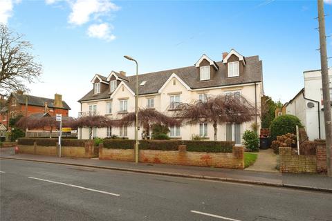 1 bed property, in Station Road, £160,000
