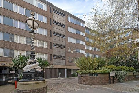 1 bed property, in Southwick Street, £475,000