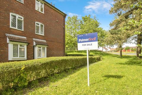 1 bed property, in Southbrook Close, £110,000