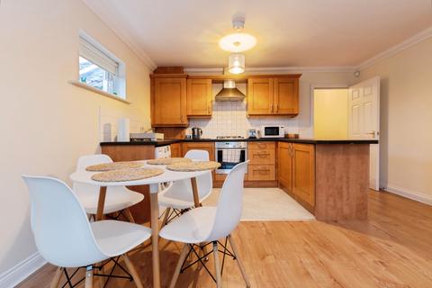 1 bed property, in Christchurch Road, £165,000