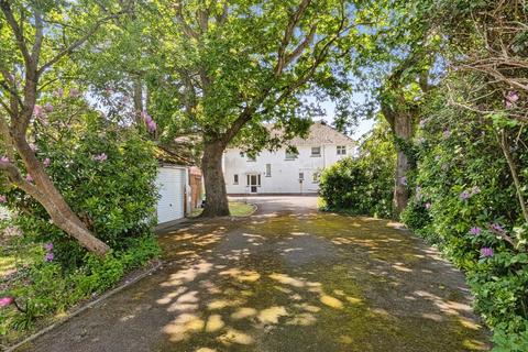 4 bed property, in Branksea Avenue, £1,200,000