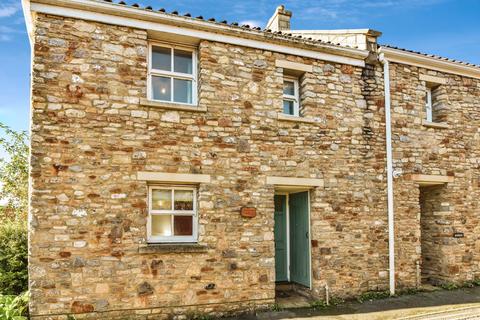 2 bed property, in Mill Street, £170,000