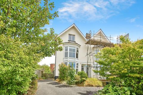 6 bed property, in Castle Road, £450,000