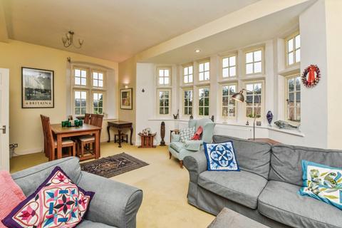 3 bed property, in Boyd House, £375,000