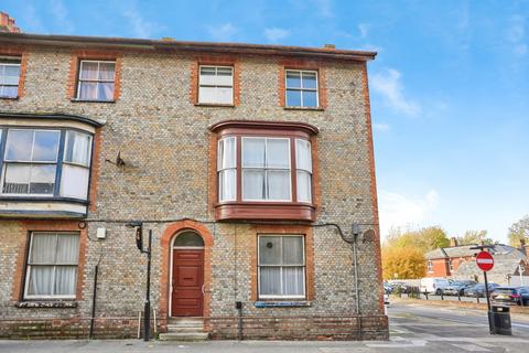 1 bed property, in St. James Street, £80,000